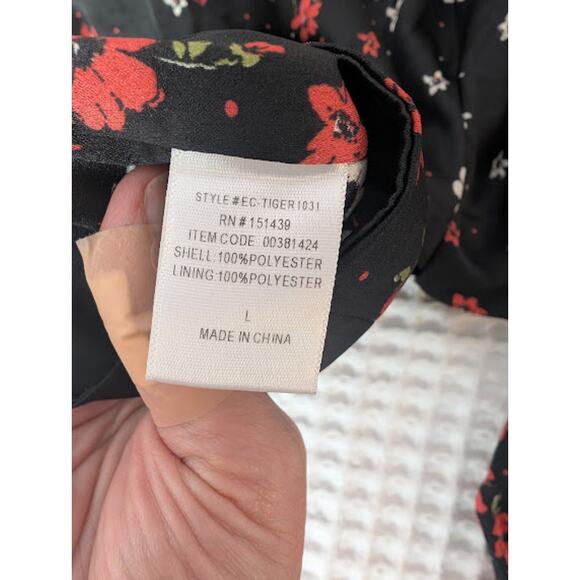 FOREVER 21 black floral blouse v-neck button up size large NWT WhimsyGoth - Picture 7 of 7